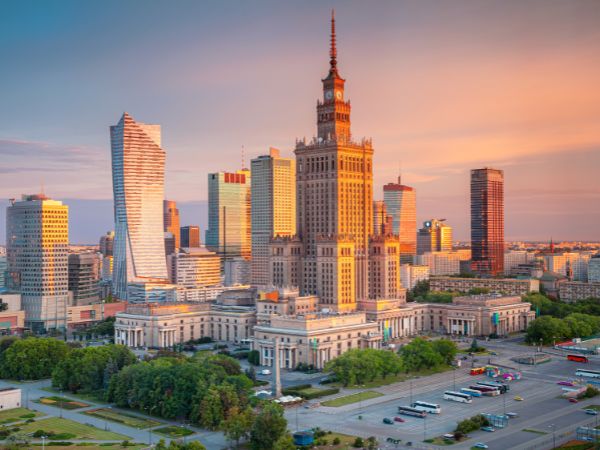Rozwój gospodarczy Warszawy - od stolicy PRL do miasta nowoczesnych technologii